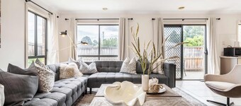 Provincial 4BR Family Retreat Near Train & Shops