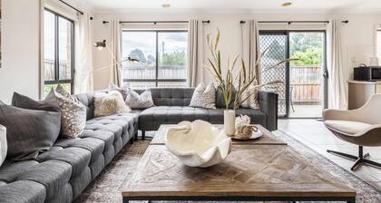 VAQUAY Provence In South Morang | Charming Provincial 4BR Family Retreat