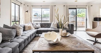 VAQUAY Provence In South Morang | Charming Provincial 4BR Family Retreat