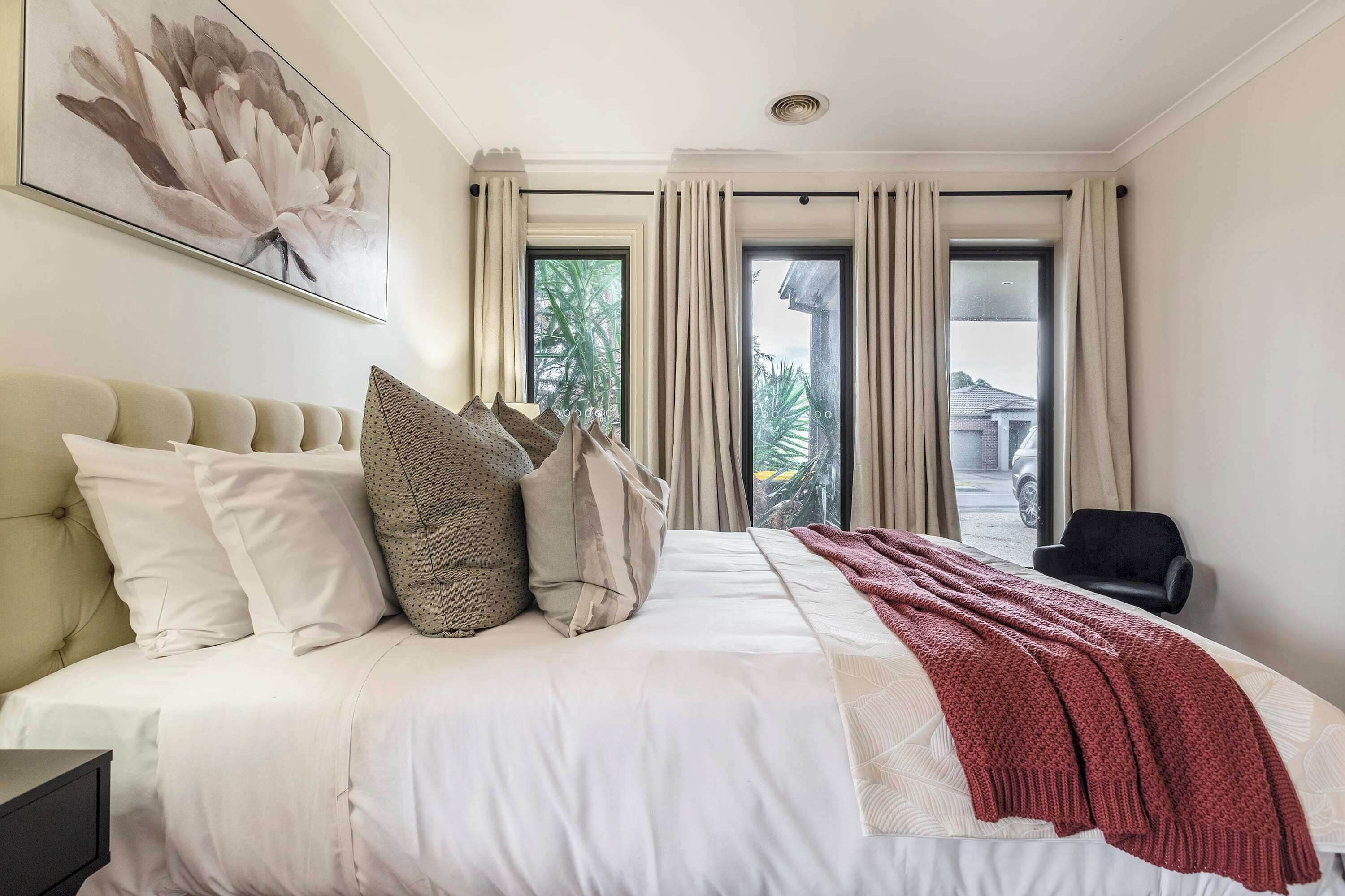 4 bedrooms, iron/ironing board, WiFi, bed sheets