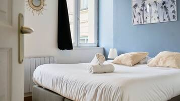 1 slaapkamer, een bureau, internet, beddengoed