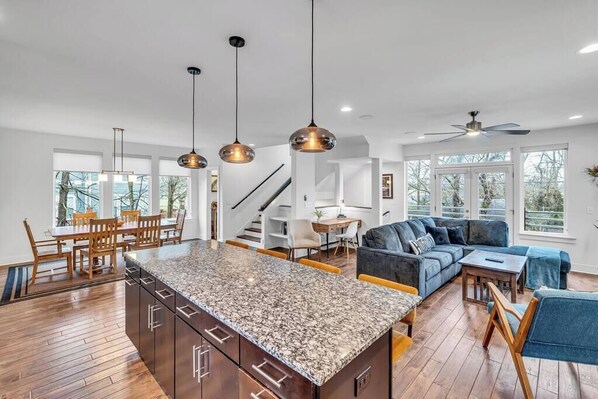 Interior - East Nash•3mi to DT•Rooftop•Hot Tub•Walk 2 Bars (Nashville)