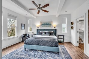 3 habitaciones, escritorio, tabla de planchar con plancha y wifi 