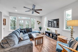 TV, offices - East Nash•3mi to DT•Rooftop•Hot Tub•Walk 2 Bars (Nashville)