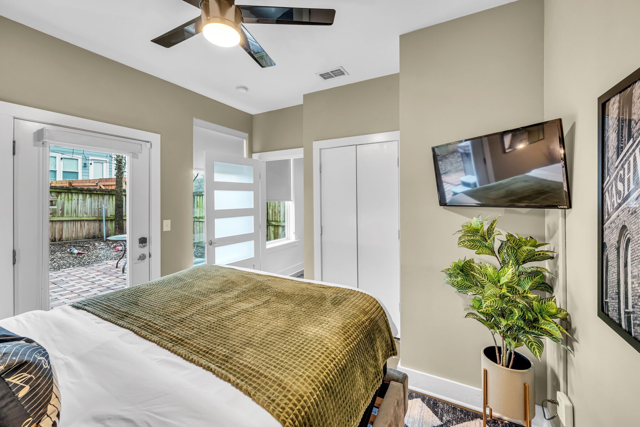 3 室のベッドルーム、デスク、アイロン / アイロン台、WiFi