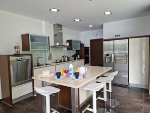 Fridge, microwave, oven, dishwasher - Nobre - VIP Properties by Interhome (Albufeira)