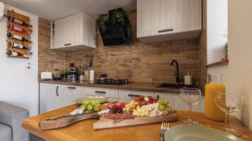 Family House, Multiple Bedrooms, Mountainside (Vineyard Cottage Sunny Hill) | Private kitchen | Fridge, oven, stovetop, electric kettle