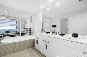 Hair dryer, towels, soap, shampoo - Luxury Broadbeach Apartment with Ocean Views (Broadbeach)