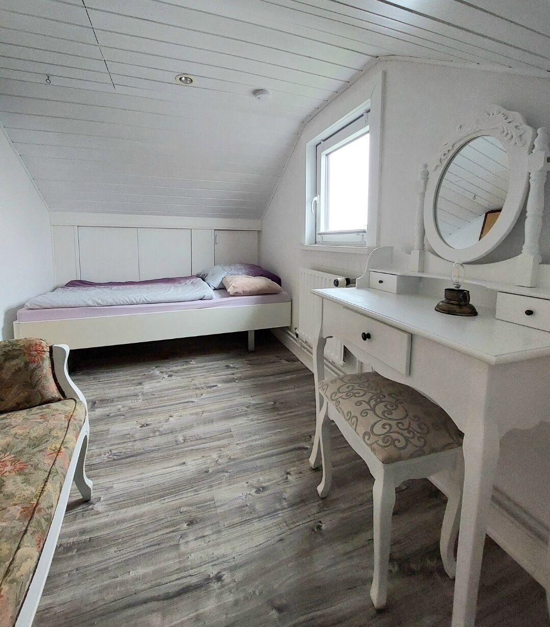 4 soverom, strykejern/-brett og sengetøy