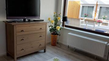 Fernseher, DVD-Player, Stereoanlage