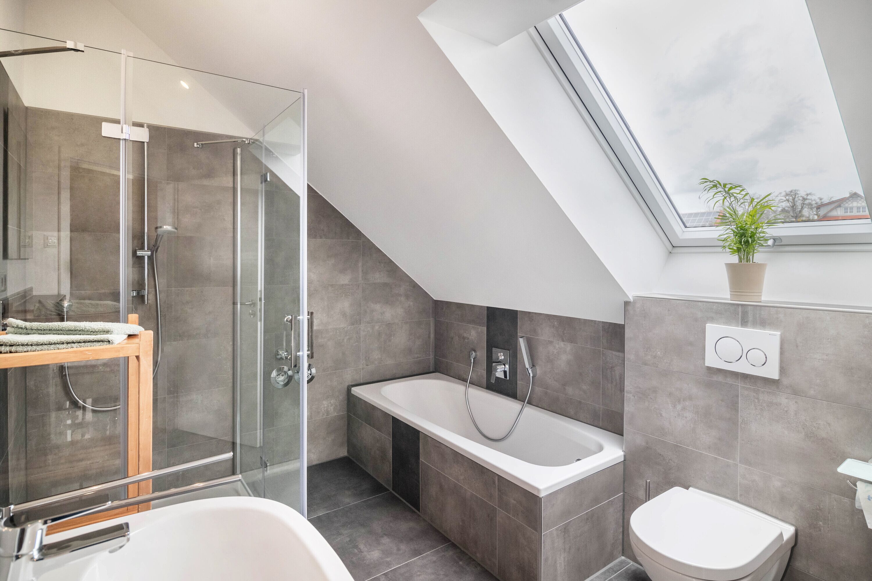 Een douche, een haardroger, handdoeken