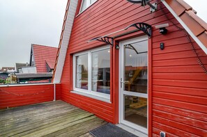 Exterior detail - Holiday Home 'Schmidt' with Private Terrace, Garden, Wi-Fi and Sauna (Südbrookmerland)