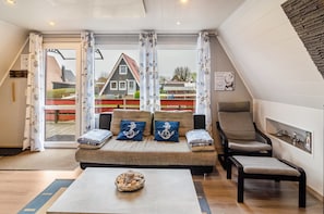 TV, fireplace, ping pong - Holiday Home 'Schmidt' with Private Terrace, Garden, Wi-Fi and Sauna (Südbrookmerland)