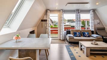 TV, fireplace, ping pong