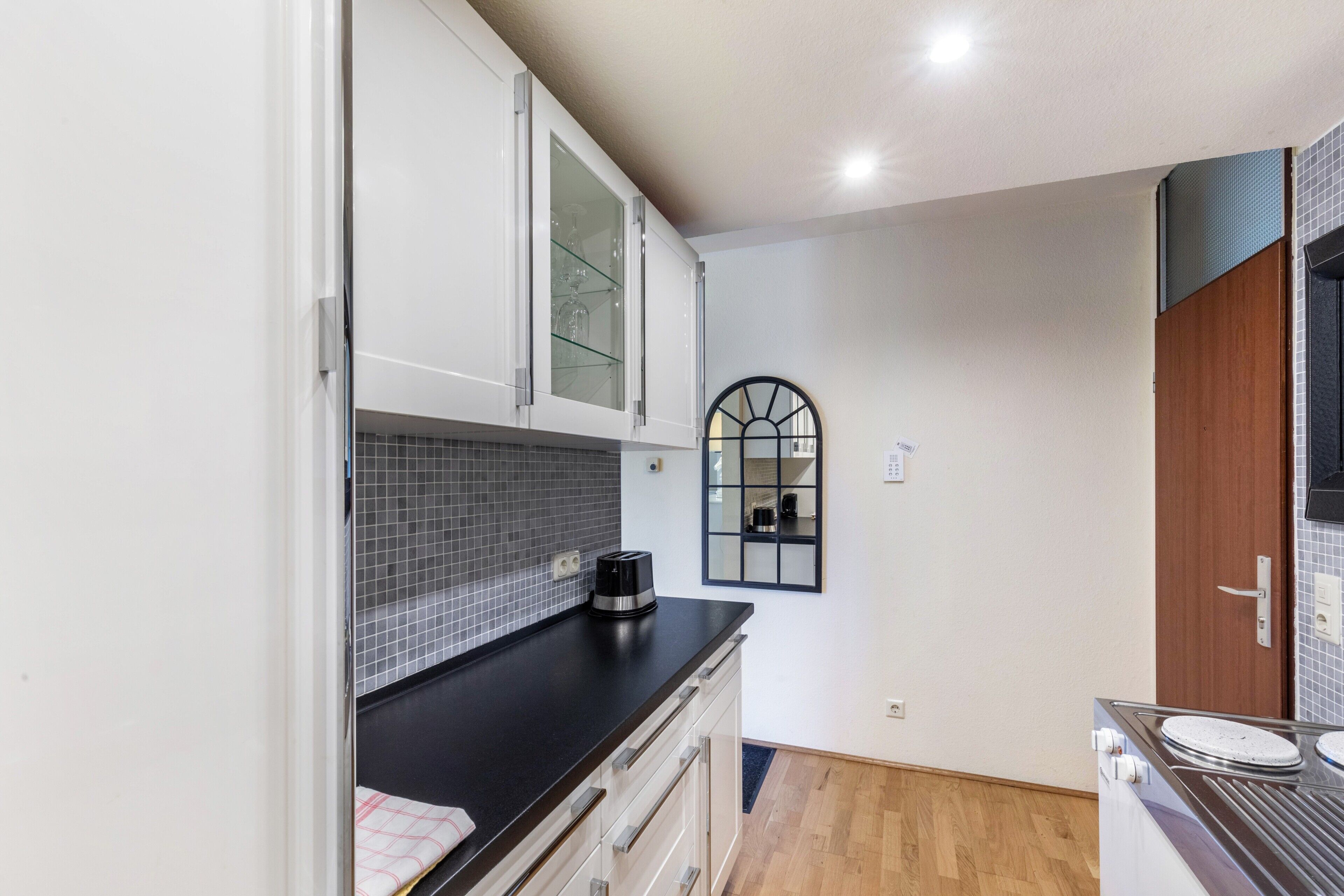 冷蔵庫、電子レンジ、コンロ、コーヒー / ティーメーカー