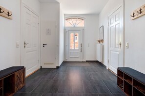 Interior - Holiday Home 'Oase Balje' with Private Pool, Terrace, and Wi-Fi (Balje)