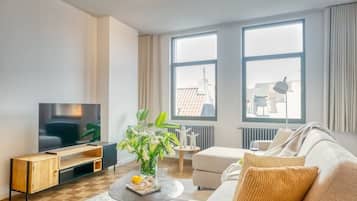 Een televisie en een kantoor
