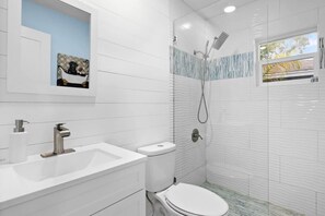 Shower, hair dryer, towels
