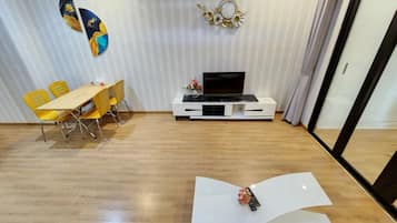 Classic Room | Living area | Flat-screen TV