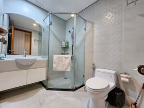 Classic Room | Soundproofing, free WiFi - Royal City Vinhomes Apartment (Hanoi)