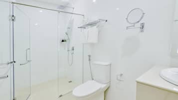 Habitación superior | Baño | Ducha y cabezal de ducha tipo lluvia