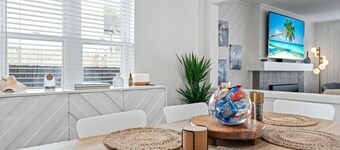 NEW - Wine Down - Heated Pool & Beach