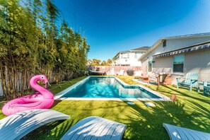 A heated pool - NEW - Wine Down - Heated Pool & Beach (Jacksonville Beach)