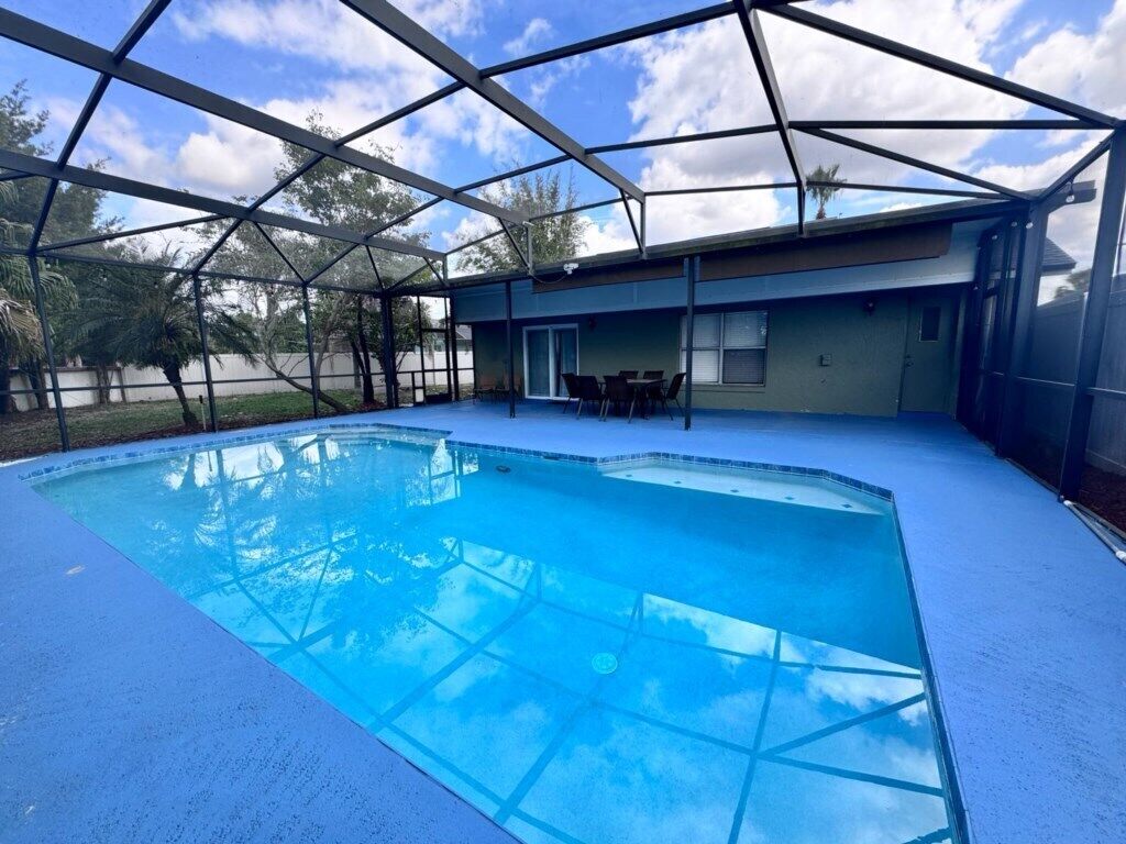 Large Pool/Back Area Central Located near Disney