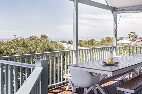 Seaview in Old Dunsborough: ocean views and pet friendly