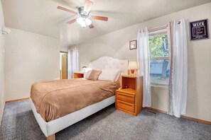 3 habitaciones, escritorio, tabla de planchar con plancha y wifi gratis 