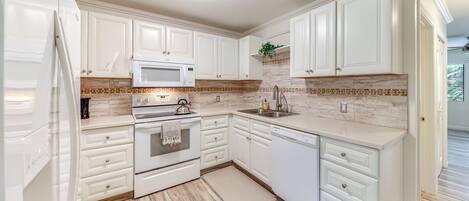 Fridge, microwave, stovetop, dishwasher