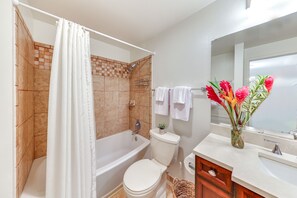 Hair dryer, towels - ~ 2 Mi to Beach: Princeville Condo w/ Private Deck (Princeville)