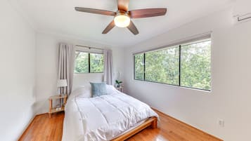 2 Schlafzimmer, Schreibtisch, Internetzugang, Bettwäsche