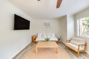 TV, books, stereo - ~ 2 Mi to Beach: Princeville Condo w/ Private Deck (Princeville)