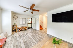 TV, books, stereo - ~ 2 Mi to Beach: Princeville Condo w/ Private Deck (Princeville)