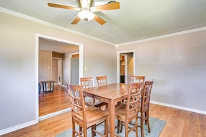 Dining - Spacious Orange Rental ~ 3 Mi to Museums & Garden! (Orange)