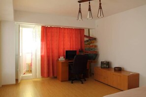 3 habitaciones, tabla de planchar con plancha, wifi y ropa de cama 