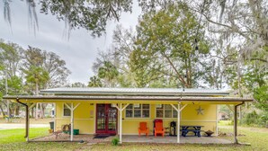 A yellow building with a porch, a red door, and a star decoration. - 5 Mi to Beach: Inglis Studio w/ Patio & Grill! (Inglis)