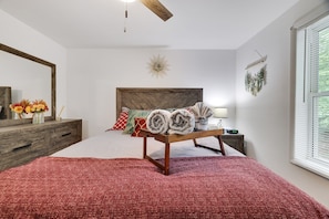3 bedrooms, desk, iron/ironing board, travel crib