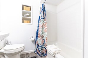 Hårføner og håndklær