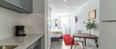 1 Schlafzimmer, Schreibtisch, Bügeleisen/Bügelbrett, Reisekinderbett