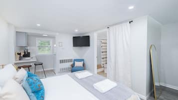 1 chambre, bureau, fer et planche Ă repasser, lit parapluie
