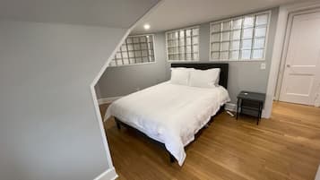 5 bedrooms, desk, iron/ironing board, travel cot