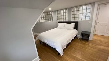 5 bedrooms, desk, iron/ironing board, travel cot