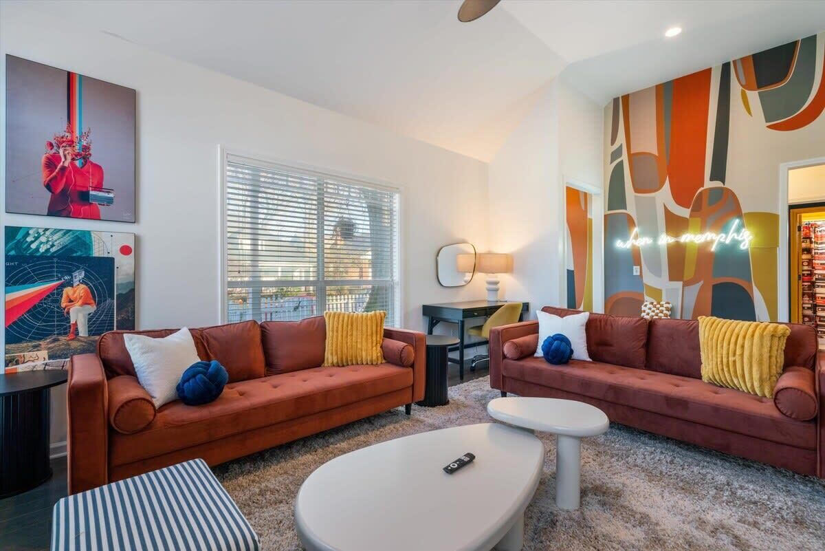Dog Friendly - Fenced Yard - 5 miles to Downtown