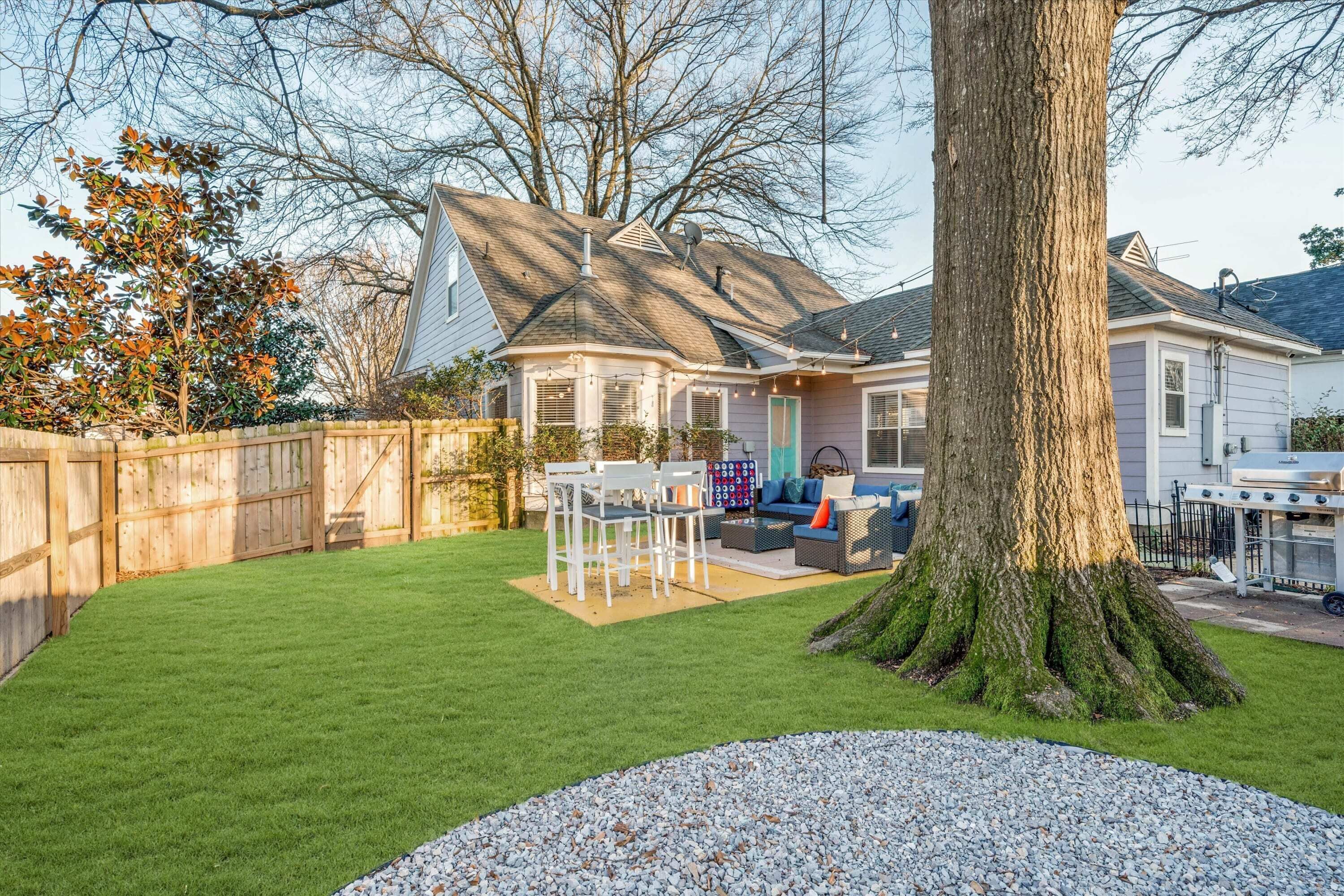 Dog Friendly - Fenced Yard - 5 miles to Downtown