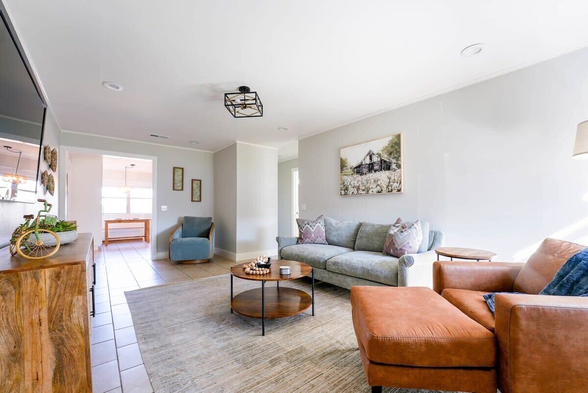 Chic Duplex Oasis: Your Bentonville Adventure Base