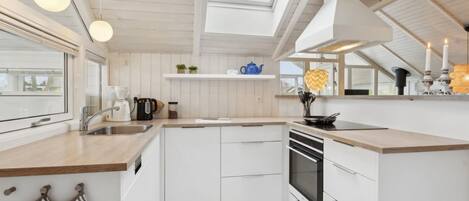 ثلاجة، ميكروويف، فرن، غسالة أطباق