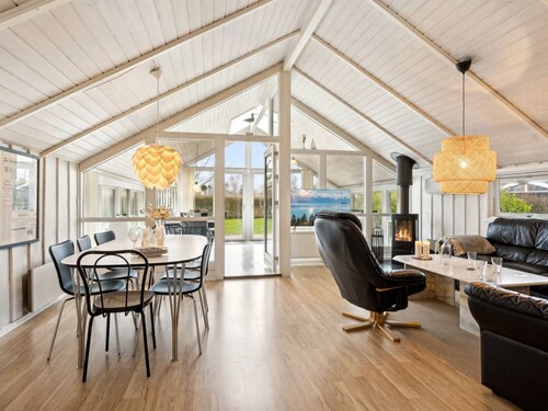 "Chrisse" - 250m from the sea by Interhome