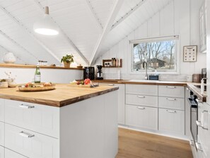 Fridge, microwave, dishwasher, cookware/dishes/utensils